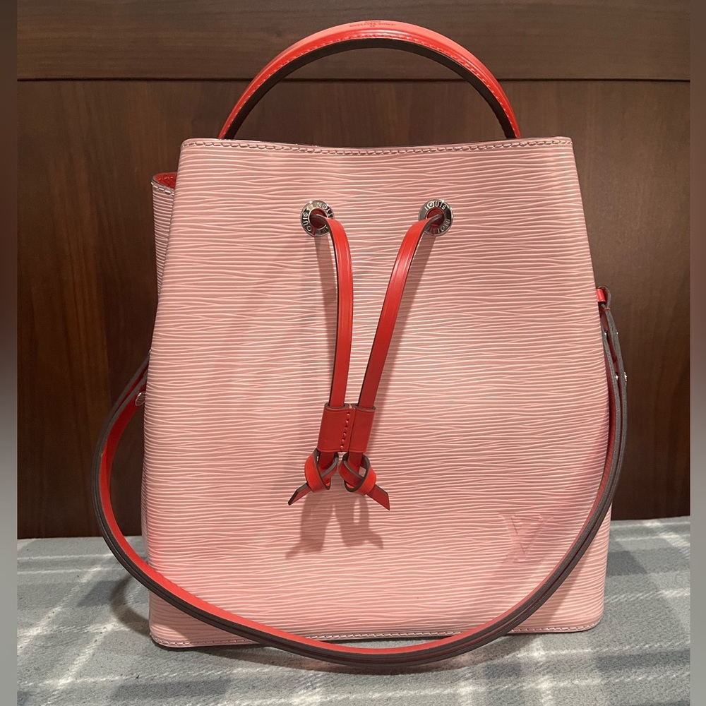 🌷 Authentic Louis Vuitton LV Epi NeoNoe MM Rose Ballerine Bucket Bag EUC 🌷